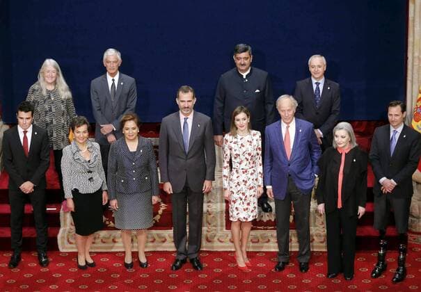 Spain s King Felipe VI (4th-L) and Queen Letizia (4rd-R) grant an audience to the laureates of Princess of Asturias Awards 2016 in Oviedo, Asturias region, northern Spain, 21 October 2016. The 36th edition of the Princess of Asturias Awards awarding ceremony will be held in Oviedo later on the day. Audience to laureates of Princess of Asturias Awards !ACHTUNG: NUR REDAKTIONELLE NUTZUNG!  20161021-636126552173727884