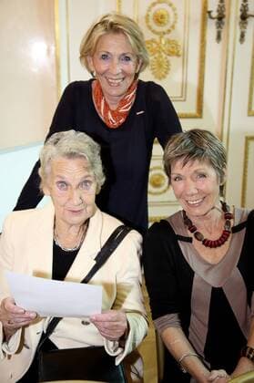 Ingrid Burkhard, Erika Deutinger und Liliana Nelska bei der Verleihung des Österreichischen Ehrenkreuzes für Wissenschaft und Kunst 1. Klasse an Karl Merkatz im Bundeskanzleramt. Wien, 20.10.2016 Foto:xF.xJ.xMorgenbesserx xFuturexImage