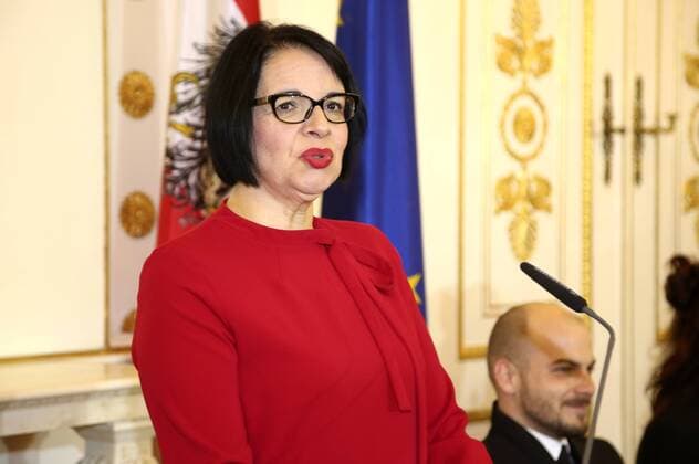 Andrea Ecker bei der Verleihung des Österreichischen Ehrenkreuzes für Wissenschaft und Kunst 1. Klasse an Karl Merkatz im Bundeskanzleramt. Wien, 20.10.2016 Foto:xF.xJ.xMorgenbesserx xFuturexImage