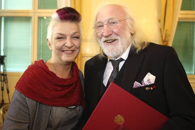 Victoria Coeln und Karl Merkatz bei der Verleihung des Österreichischen Ehrenkreuzes für Wissenschaft und Kunst 1. Klasse an Karl Merkatz im Bundeskanzleramt. Wien, 20.10.2016 Foto:xF.xJ.xMorgenbesserx xFuturexImage