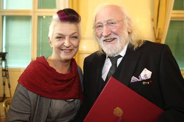 Victoria Coeln und Karl Merkatz bei der Verleihung des Österreichischen Ehrenkreuzes für Wissenschaft und Kunst 1. Klasse an Karl Merkatz im Bundeskanzleramt. Wien, 20.10.2016 Foto:xF.xJ.xMorgenbesserx xFuturexImage