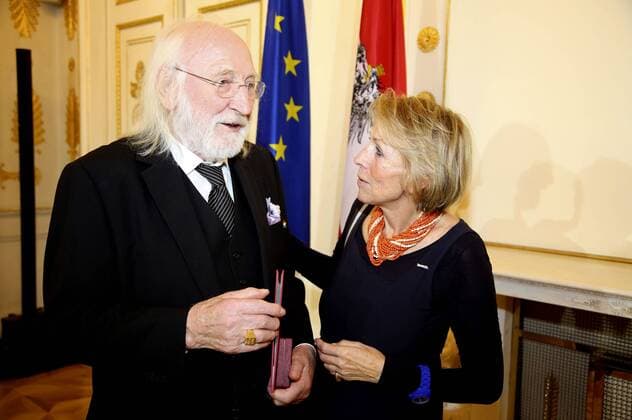 Karl Merkatz und Liliana Nelska bei der Verleihung des Österreichischen Ehrenkreuzes für Wissenschaft und Kunst 1. Klasse an Karl Merkatz im Bundeskanzleramt. Wien, 20.10.2016 Foto:xF.xJ.xMorgenbesserx xFuturexImage