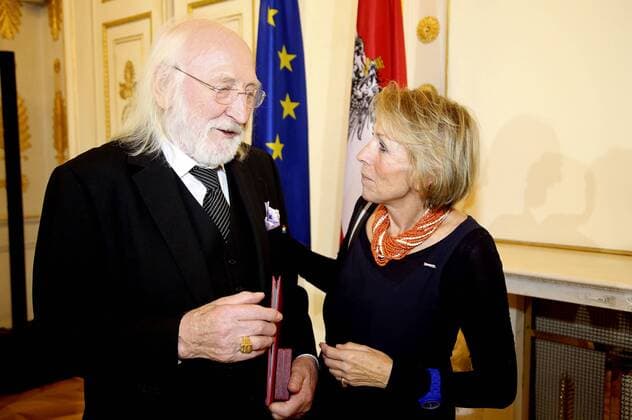 Karl Merkatz und Liliana Nelska bei der Verleihung des Österreichischen Ehrenkreuzes für Wissenschaft und Kunst 1. Klasse an Karl Merkatz im Bundeskanzleramt. Wien, 20.10.2016 Foto:xF.xJ.xMorgenbesserx xFuturexImage