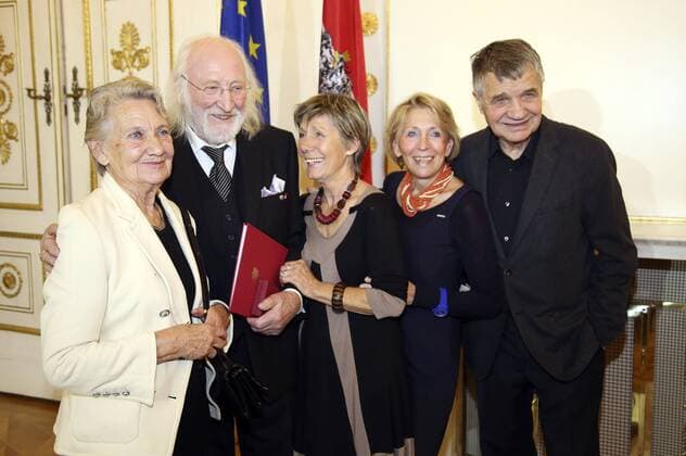 Ingrid Burkhard, Karl Merkatz, Erika Deutinger, Liliana Nelska und Klaus Rott bei der Verleihung des Österreichischen Ehrenkreuzes für Wissenschaft und Kunst 1. Klasse an Karl Merkatz im Bundeskanzleramt. Wien, 20.10.2016 Foto:xF.xJ.xMorgenbesserx xFuturexImage