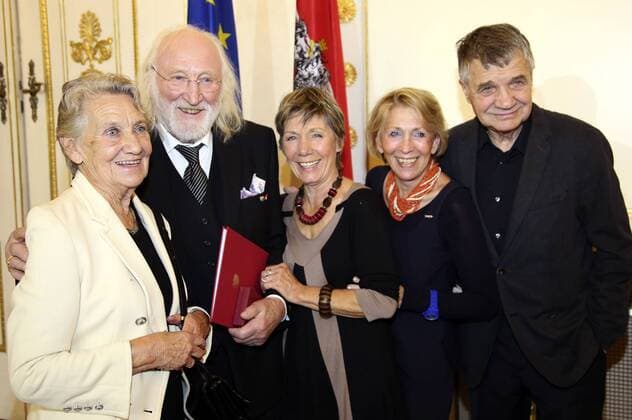 Ingrid Burkhard, Karl Merkatz, Erika Deutinger, Liliana Nelska und Klaus Rott bei der Verleihung des Österreichischen Ehrenkreuzes für Wissenschaft und Kunst 1. Klasse an Karl Merkatz im Bundeskanzleramt. Wien, 20.10.2016 Foto:xF.xJ.xMorgenbesserx xFuturexImage