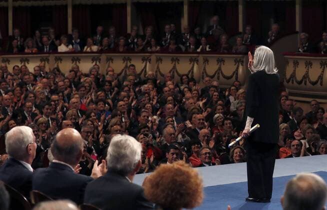 Prinzessin-von-Asturien-Preis Spanish actress Nuria Espert (C) receives the applause of the audience after receiving the 2016 Princess of Asturias Award of Arts during the handover ceremony held at the Campoamor Theatre in Oviedo, province of Asturias, northern Spain, 21 October 2016. Princess of Asturias Awards handover ceremony !ACHTUNG: NUR REDAKTIONELLE NUTZUNG!  GRA439 20161021-636126758522611882
