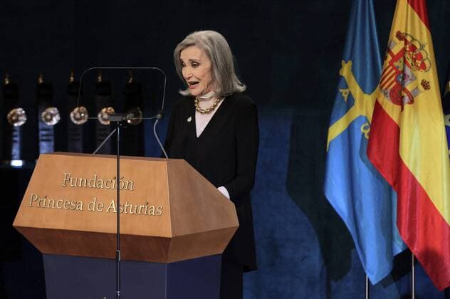 Spanish actress Nuria Espert, winner of the 2016 Princess of Asturias Award of Arts, speaks during the 36th edition of the Princess of Asturias Awards handover ceremony at the Campoamor Theatre in Oviedo, province of Asturias, northern Spain, 21 October 2016. Princess of Asturias Awards handover ceremony !ACHTUNG: NUR REDAKTIONELLE NUTZUNG!  GRA439 20161021-636126758553031492