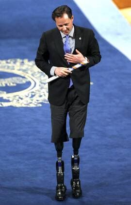 Prinzessin-von-Asturien-Preis US engineer, rock climber and biophysicist Hugh Herr (C) receives the 2016 Princess of Asturias Award of Research during the 36th edition of the Princess of Asturias Awards handover ceremony at the Campoamor Theatre in Oviedo, province of Asturias, northern Spain, 21 October 2016. Princess of Asturias Awards handover ceremony !ACHTUNG: NUR REDAKTIONELLE NUTZUNG!  GRA509 20161021-636126784717460515