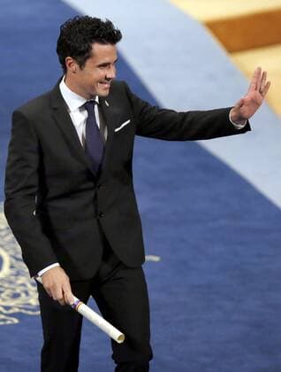 Prinzessin-von-Asturien-Preis Spanish triathlete Javier Gomez Noya receives the applause of the audience after receiving the 2016 Princess of Asturias Award of Sports during the 36th edition of the Princess of Asturias Awards handover ceremony at the Campoamor Theatre in Oviedo, province of Asturias, northern Spain, 21 October 2016. Princess of Asturias Awards handover ceremony !ACHTUNG: NUR REDAKTIONELLE NUTZUNG!  GRA435 20161021-636126800176293033