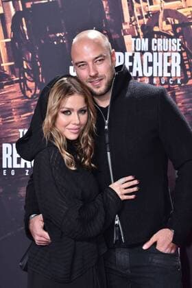 Kim Gloss und ihr Freund Alexander Beliaikin bei der Jack Reacher: Kein Weg zurück Film Premiere am 21.10.2016 in Berlin Jack Reacher: Never Go Back Filmpremiere in Berlin, 2016 