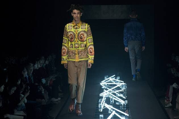October 22, 2016 - Tokyo, Tokyo, Japan - A model presents a creation by designer Keisuke Imazaki for brand Plastictokyo as part of Fashion Week Tokyo Spring Summer 2017. Tokyo Japan - ZUMAc166 20161022_zap_c166_010
