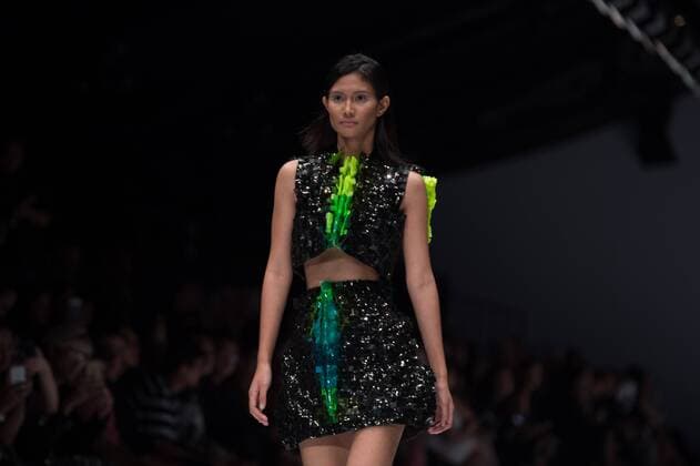 (161022) -- JAKARTA, Oct. 22, 2016 -- A model presents a design by Byo during the Jakarta Fashion Week in Jakarta, Indonesia, Oct. 22, 2016. ) (dtf) INDONESIA-JAKARTA-JAKARTA FASHION WEEK-BYO VerixSanovri 