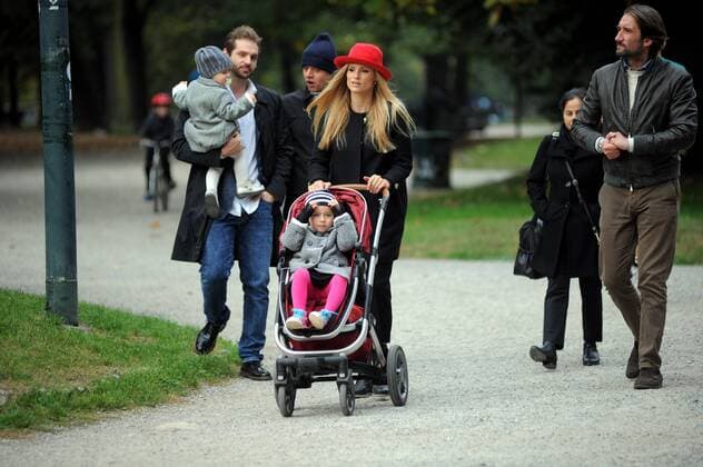 SPECIAL FEE Milan, Michelle Hunziker and family day at the park and museum Michelle Hunziker and her husband Tomaso Trussardi spend the morning with his daughters. Here they are at Montanelli park with Sun and Celeste and a couple of friends, before taking a walk, then they decide to enter the Museum of Natural History. The whole family goes out after about an hour from the Museum, and take a taxi to go home. Exclusive-SERVICE POOL WITH lapresse-OTTOGALLI-OLYCOM-MOTTA-ROMAPRESS-GOL  Copyright: xMimmoxCarrierox xIPAx