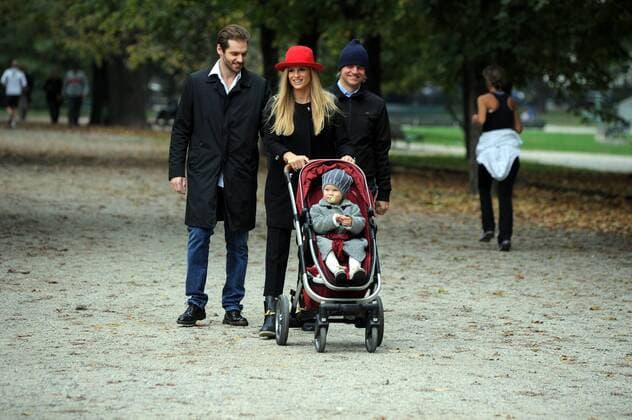 SPECIAL FEE Milan, Michelle Hunziker and family day at the park and museum Michelle Hunziker and her husband Tomaso Trussardi spend the morning with his daughters. Here they are at Montanelli park with Sun and Celeste and a couple of friends, before taking a walk, then they decide to enter the Museum of Natural History. The whole family goes out after about an hour from the Museum, and take a taxi to go home. Exclusive-SERVICE POOL WITH lapresse-OTTOGALLI-OLYCOM-MOTTA-ROMAPRESS-GOL  Copyright: xMimmoxCarrierox xIPAx