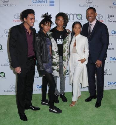 October 22, 2016 - Burbank, CA, United States - 22 October 2016 - Burbank, California. Trey Smith, Willow Smith, Jaden Smith, Jada Pinkett-Smith, Will Smith. 26th Annual Environmental Media Associations Awards held at Warner Bros. Studios. Photo Credit: AdMedia Burbank United States - ZUMAa123 20161022_zaa_a123_062