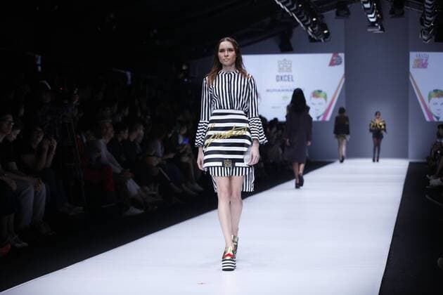JFW 2017: Oxcel - Tribute To Muhammad Ali The Grazia Glitz & Glam showcased their designs in one collection christened as Tribute to Legends . The most anticipated events in Jakarta Fashion Week, this year, Grazia Glitz & Glam is more often referred to as 3G. It has strictly curated celebrity designers who will participate in the runway. Oxcel took this chance to showcase her designs based on her love with the late Muhammad Ali.  GustixAldi