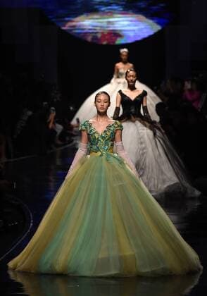 Models present creations designed by Laurence Xu on a fashion show during the opening ceremony of the 2016 Nanjing Historical and Cultural Cities Expo in Nanjing, capital of east China s Jiangsu Province, Oct. 23, 2016. ) (wyo) CHINA-NANJING-CITY EXPO-OPENING-FASHION SHOW (CN) SunxCan 