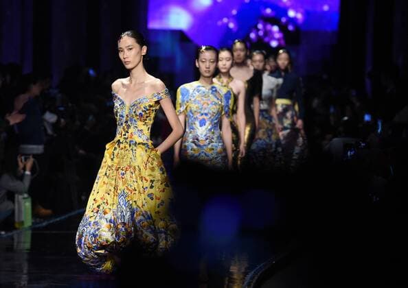 Models present creations designed by Laurence Xu on a fashion show during the opening ceremony of the 2016 Nanjing Historical and Cultural Cities Expo in Nanjing, capital of east China s Jiangsu Province, Oct. 23, 2016. ) (wyo) CHINA-NANJING-CITY EXPO-OPENING-FASHION SHOW (CN) SunxCan 