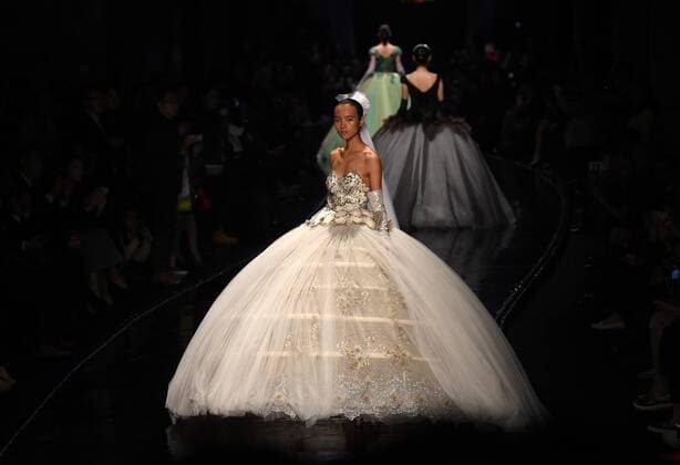 Models present creations designed by Laurence Xu on a fashion show during the opening ceremony of the 2016 Nanjing Historical and Cultural Cities Expo in Nanjing, capital of east China s Jiangsu Province, Oct. 23, 2016. ) (wyo) CHINA-NANJING-CITY EXPO-OPENING-FASHION SHOW (CN) SunxCan 
