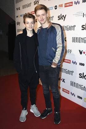 Nick Julius Schuck und Timur Bartels bei der Abschluss-Veranstaltung des Seriencamps 2016 mit dem Screening der VOX TV-Serie Der Club der roten Bänder und der Verleihung des Seriencamp Award in der Hochschule für Fernsehen und Film. München, 23.10.2016 Foto:xP.xSchönbergerx xFuturexImage