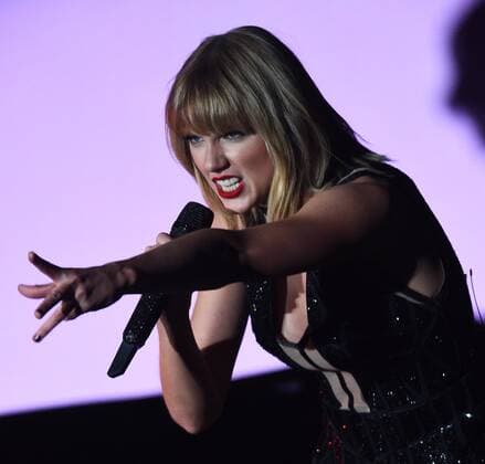Austin Taylor Swift auf der Buehne, Grosser Preis der USA 2016, Motorsport, Formel 1, 22.10.2016, Copyright: xAndre Eibner-Pressefotox EP_AND
