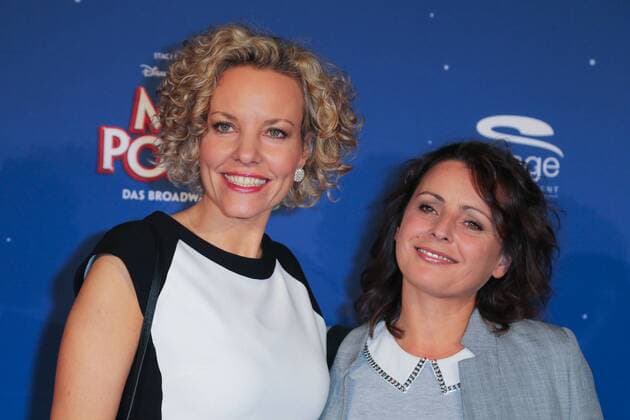 Stuttgart, Germany, Stage Apollo Theater, 23.10.2016, Deutschlandpremiere des Musical Mary Poppins, Melanie Wiegmann mit Katya Keller ( DeFodi515