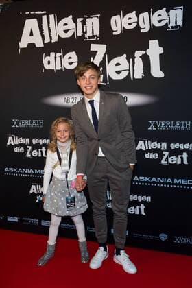 Timmi Trinks mit Schwester Amelie - Premiere Allein gegen die Zeit in der Kulturbrauerei in Berlin am 24.10.2016. Premiere ALLEIN GEGEN DIE ZEIT