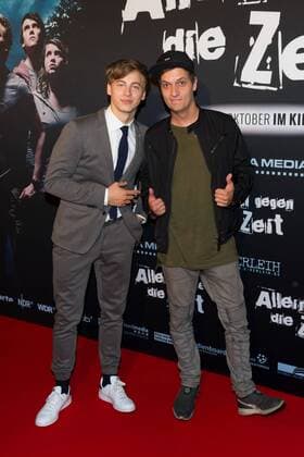 Timmi Trinks und Youtuber LeFloid - Premiere Allein gegen die Zeit in der Kulturbrauerei in Berlin am 24.10.2016. Premiere ALLEIN GEGEN DIE ZEIT