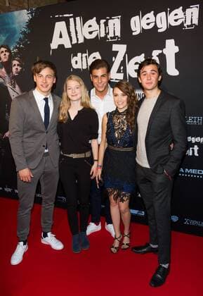 Timmi Trinks, Stephanie Amarell, Ugur Ekeroglu, Janina Fautz und Timon Wloka - Premiere Allein gegen die Zeit in der Kulturbrauerei in Berlin am 24.10.2016. Premiere ALLEIN GEGEN DIE ZEIT