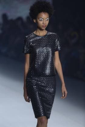 A model presents the creations of the brand Patricia Viera during a fashion show at Sao Paulo s Fashion Week in Sao Paulo, Brazil, 24 October 2016. EFE Sebastiao Moreira SAO PAULO S FASHION WEEK !ACHTUNG: NUR REDAKTIONELLE NUTZUNG!  SAO001 20161024-636129467231451363