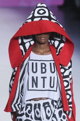 A model presents the creations of the brand LAB during a fashion show at Sao Paulo s Fashion Week in Sao Paulo, Brazil, 24 October 2016. EFE Sebastiao Moreira SAO PAULO S FASHION WEEK !ACHTUNG: NUR REDAKTIONELLE NUTZUNG!  SAO001 20161025-636129565955565653