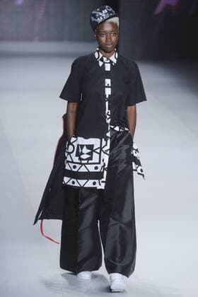 A model presents the creations of the brand LAB during a fashion show at Sao Paulo s Fashion Week in Sao Paulo, Brazil, 24 October 2016. EFE Sebastiao Moreira SAO PAULO S FASHION WEEK !ACHTUNG: NUR REDAKTIONELLE NUTZUNG!  SAO001 20161025-636129565994721151