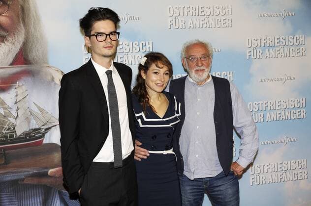 Gregory Kirchhoff, Janina Elkin und Dieter Hallervorden bei der Premiere des Kinofilms Ostfriesisch für Anfänger im Kino in der Astor Filmlounge. Berlin, 24.10.2016 Foto:xS.xGabschx xFuturexImage