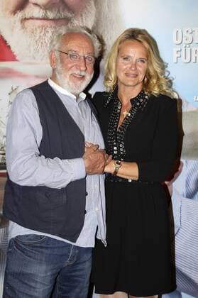 Dieter Hallervorden mit Freundin Christiane Zander bei der Premiere des Kinofilms Ostfriesisch für Anfänger im Kino in der Astor Filmlounge. Berlin, 24.10.2016 Foto:xS.xGabschx xFuturexImage