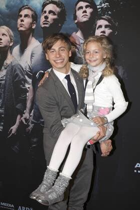 Timmi Trinks mit Schwester Amelie bei der Premiere des Kinofilms Allein gegen die Zeit im Kino in der Kulturbrauerei. Berlin, 24.10.2016 Foto:xS.xGabschx xFuturexImage