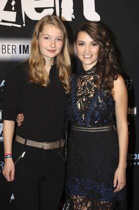 Stephanie Amarell und Janina Fautz bei der Premiere des Kinofilms Allein gegen die Zeit im Kino in der Kulturbrauerei. Berlin, 24.10.2016 Foto:xS.xGabschx xFuturexImage