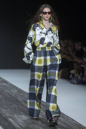 A model presents the creations of A.Brand at a fashion show during Sao Paulo Fashion Week in Sao Paulo, Brazil, 25 October 2016. EFE Sebastiao Moreira SAO PAULO FASHION WEEK !ACHTUNG: NUR REDAKTIONELLE NUTZUNG!  SAO001 20161025-636130324891122222