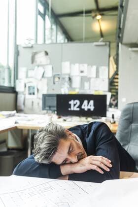 IMAGO Creative: Gesundheit, Burnout Overworked architect sleeping at desk model released Symbolfoto property released  TCF05170