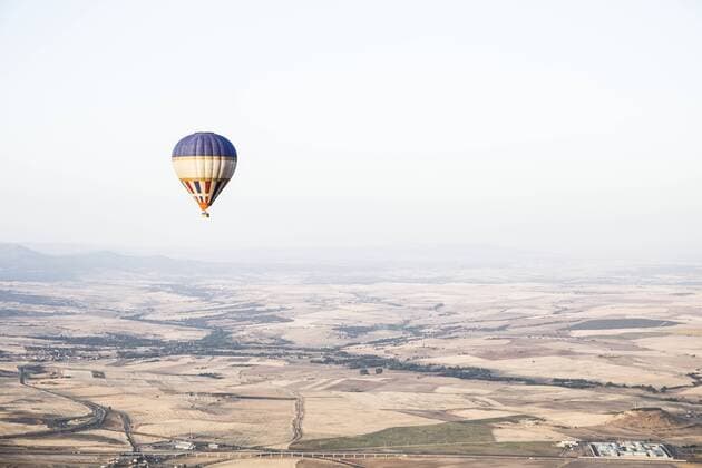Spain, Segovia, hot air balloon in the sky  ABZF01224