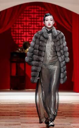 BEIJING, Oct. 25, 2016 -- A model presents a creation by designer Zhang Zhifeng at a haute couture show during the China Fashion Week in Beijing, capital of China, Oct. 25, 2016. The fashion week was held in Beijing from Oct. 25 to Nov. 2. ) (ry) CHINA-BEIJING-FASHION WEEK (CN) ChenxJianli 