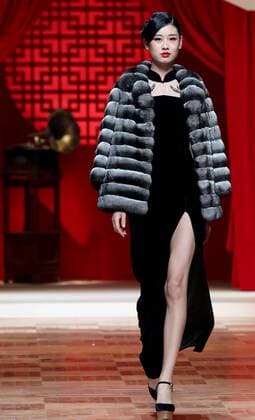 BEIJING, Oct. 25, 2016 -- A model presents a creation by designer Zhang Zhifeng at a haute couture show during the China Fashion Week in Beijing, capital of China, Oct. 25, 2016. The fashion week was held in Beijing from Oct. 25 to Nov. 2. ) (ry) CHINA-BEIJING-FASHION WEEK (CN) ChenxJianli 