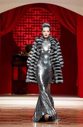 BEIJING, Oct. 25, 2016 -- A model presents a creation by designer Zhang Zhifeng at a haute couture show during the China Fashion Week in Beijing, capital of China, Oct. 25, 2016. The fashion week was held in Beijing from Oct. 25 to Nov. 2. ) (ry) CHINA-BEIJING-FASHION WEEK (CN) ChenxJianli 