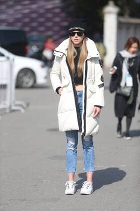 October 26, 2016 - Beijing, Beijing, China - Beijing,CHINA-October 26 2016: (EDITORIAL USE ONLY.CHINA OUT) Street snap of China Fashion Week in Beijing, October 26th, 2016. Beijing China  - ZUMAs145 20161026_zaa_s145_002