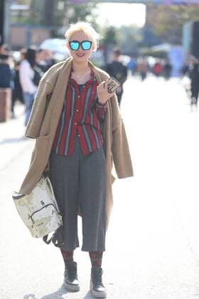 October 26, 2016 - Beijing, Beijing, China - Beijing,CHINA-October 26 2016: (EDITORIAL USE ONLY.CHINA OUT) Street snap of China Fashion Week in Beijing, October 26th, 2016. Beijing China  - ZUMAs145 20161026_zaa_s145_003