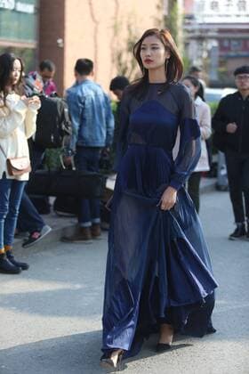 October 26, 2016 - Beijing, Beijing, China - Beijing,CHINA-October 26 2016: (EDITORIAL USE ONLY.CHINA OUT) Street snap of China Fashion Week in Beijing, October 26th, 2016. Beijing China  - ZUMAs145 20161026_zaa_s145_014