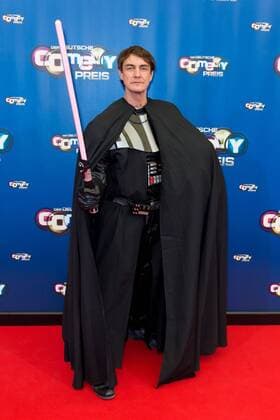 Koeln, Germany 26.10.2016, Deutscher Comedypreis 2016, Matze Knop als Darth Vader auf dem roten Teppich ( DeFodi001