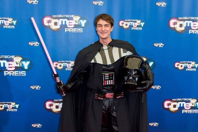 Koeln, Germany 26.10.2016, Deutscher Comedypreis 2016, Matze Knop als Darth Vader auf dem roten Teppich ( DeFodi001