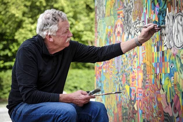 Internationalter Tag der Linkshänder am 13. August Painter at work model released Symbolfoto property released  HAMF00227