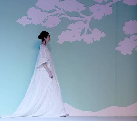 (161026) -- BEIJING, Oct. 26, 2016 -- A model presents a creation by designer Chu Yan during the China Fashion Week in Beijing, capital of China, Oct. 26, 2016. ) (zhs) CHINA-BEIJING-FASHION WEEK (CN) ChenxJianli 