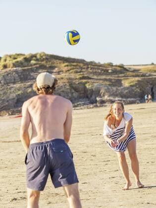Couple at the beach playing volleyball model released Symbolfoto  LAF01738